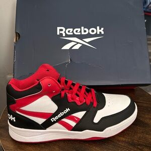 Kids Reeboks size 7, white black and red brand new